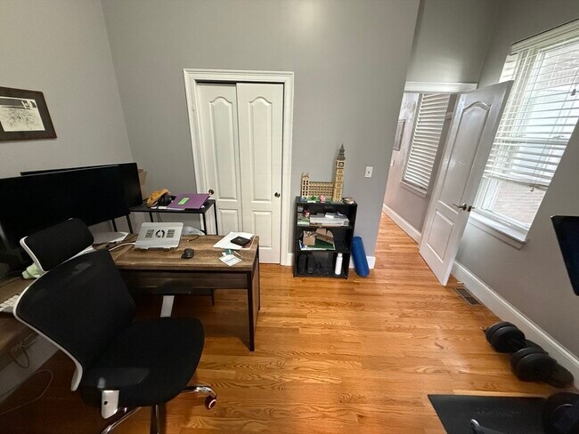 Building Photo - 146 W Fourth St