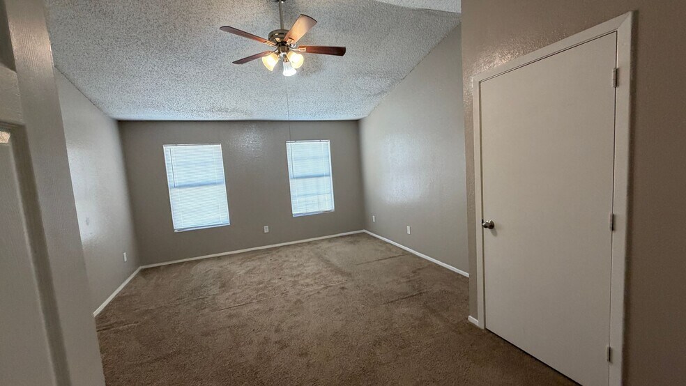 Building Photo - 2132 Aspen Dr