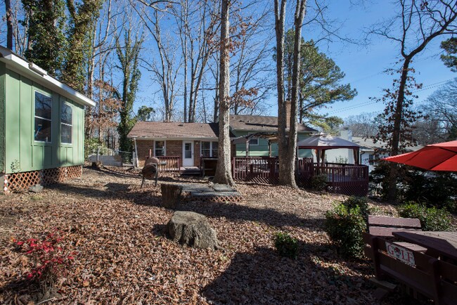 Building Photo - 318 E Millbrook Rd