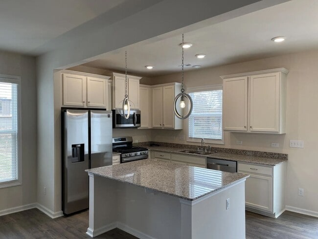 Building Photo - Beautiful 3BR w/ Garage