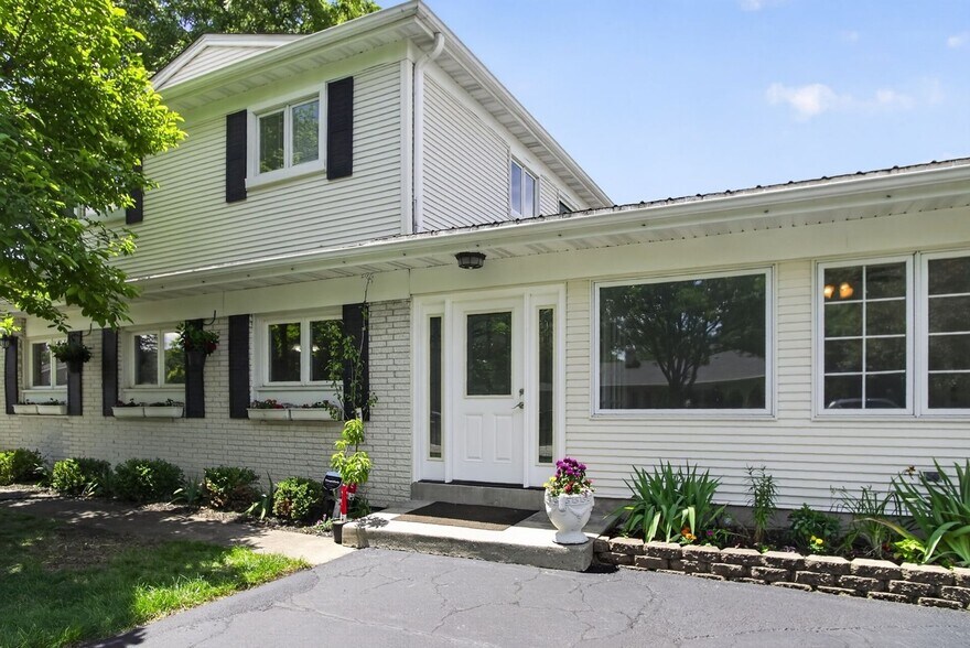 Building Photo - 1702 Beech Rd