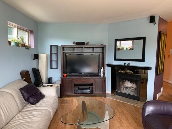 Building Photo - South Lake Union / Queen Anne Condo at the...