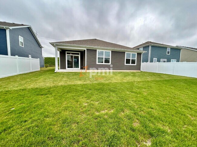 Building Photo - 10360 Blaine St