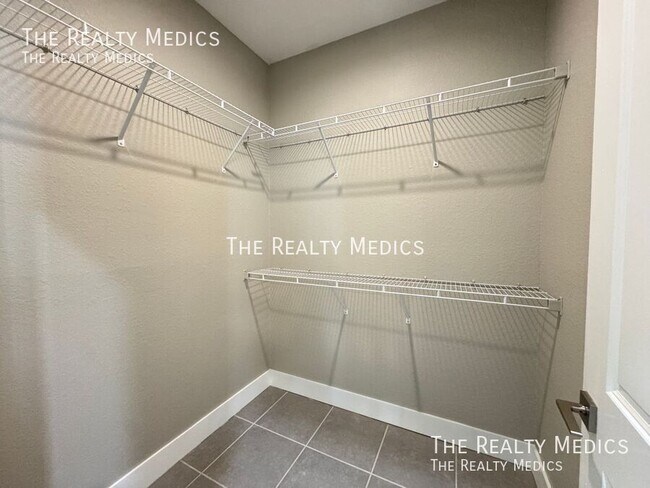 Building Photo - 205 Hibiscus Ln