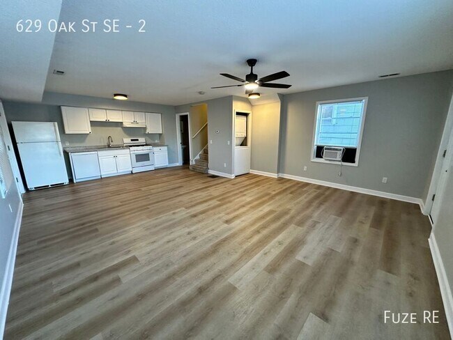 Building Photo - 629 SE Oak St