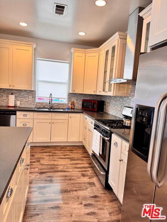 Building Photo - 7311 Gaviota Ave