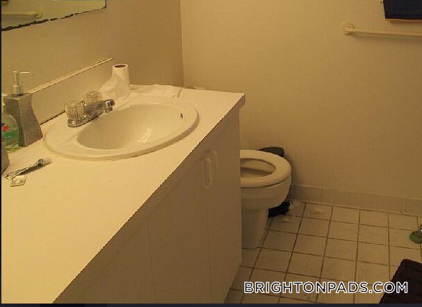 Building Photo - 7 Etna St