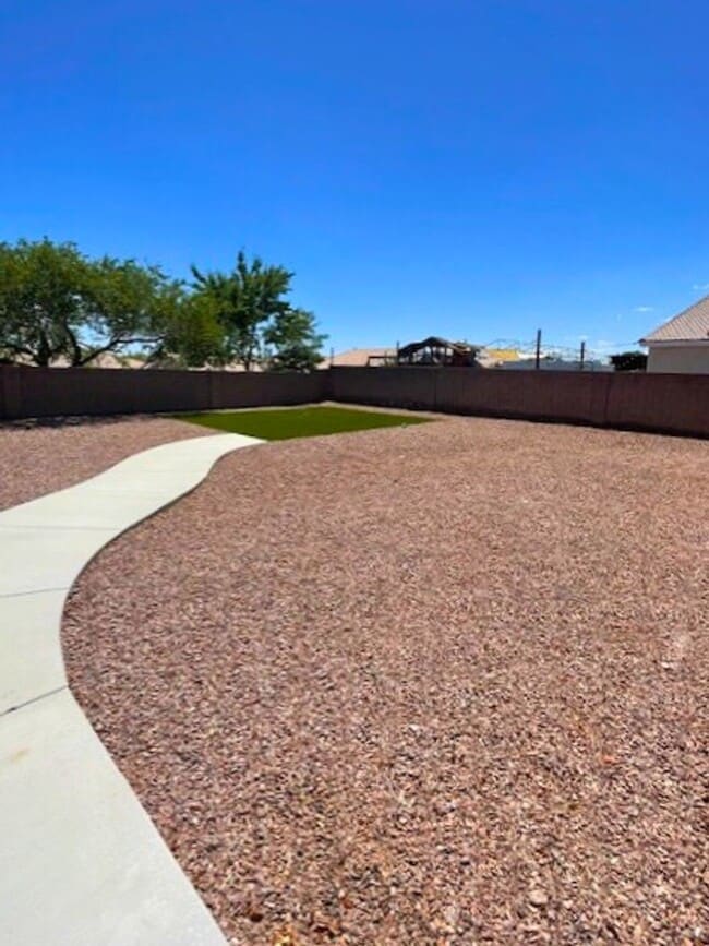 Building Photo - MOVE-IN READY 3BR/2BA SINGLE FAMILY HOME I...