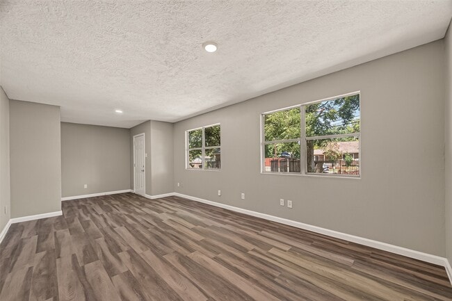 Building Photo - 1089 Conklin St