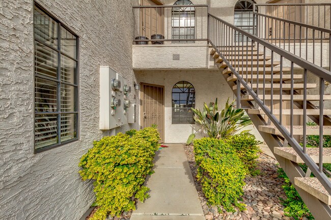 Building Photo - 930 N Mesa Dr