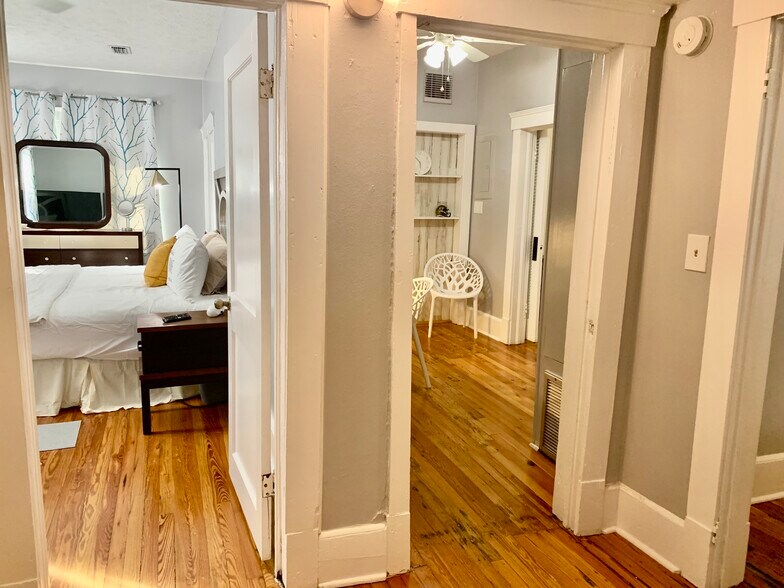 Building Photo - 1039 Riviera St