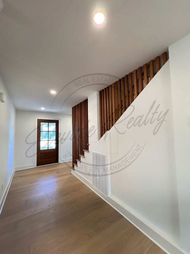 Building Photo - Modern Elegance in the Heart of Nashville ...