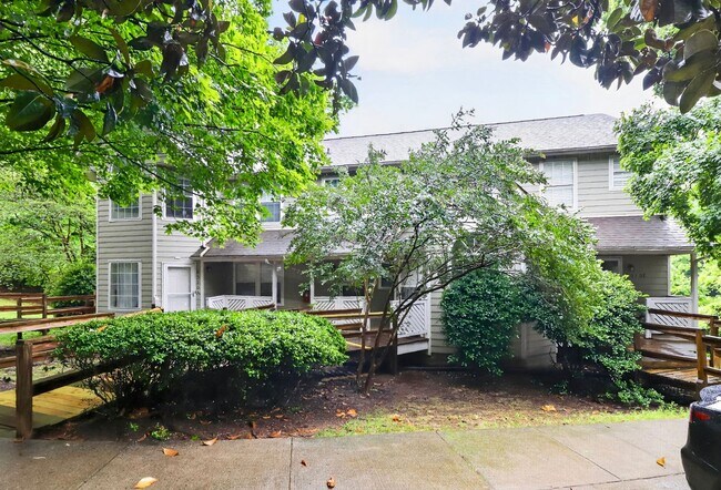 Building Photo - Amazingly and rarely available home that is literally on the greenway.