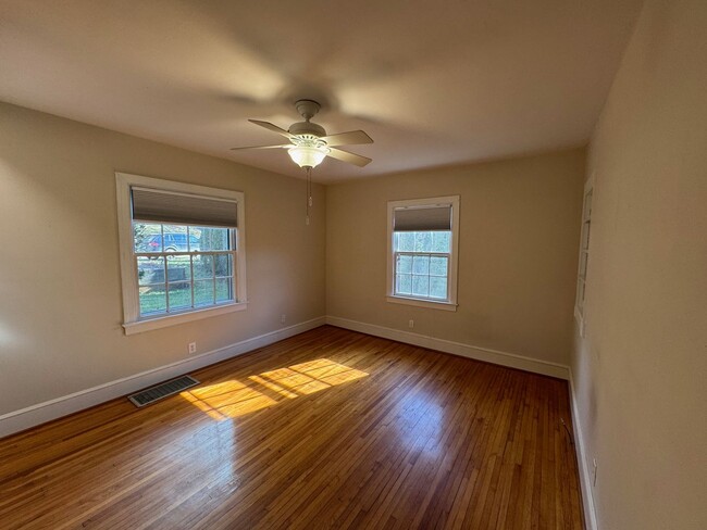 Building Photo - East AVL - Newly Renovated Older Home Feat...