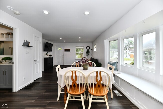 Building Photo - 1924 Mansfield St