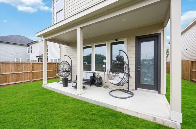 Building Photo - 4614 Redbud St