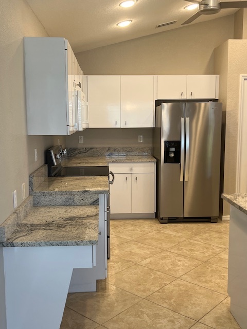 Kitchen - 207 Lewis Cir