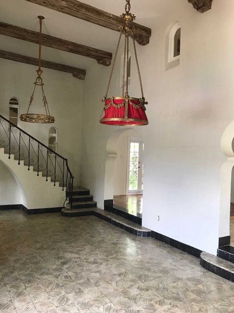 Building Photo - 100 NE 43rd St