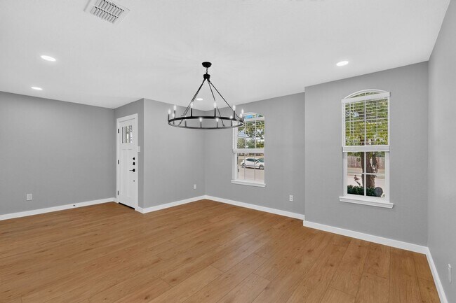 Building Photo - Spacious Renovation Ready To Be Called Home!!!