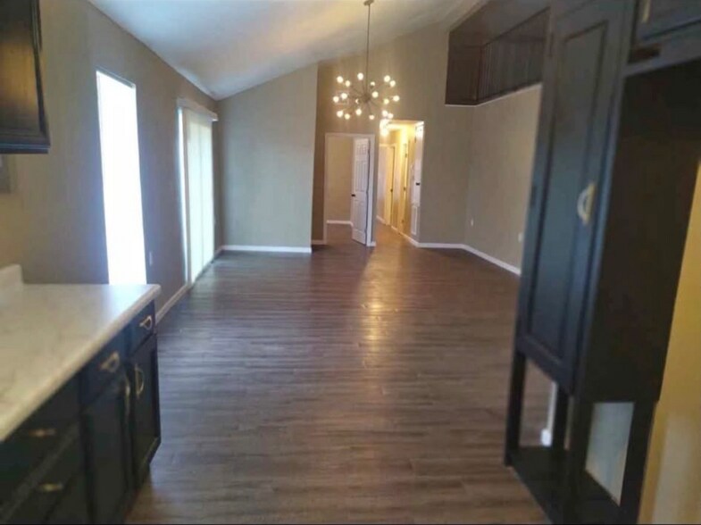 Building Photo - 1029 Rue Louis Phillippe