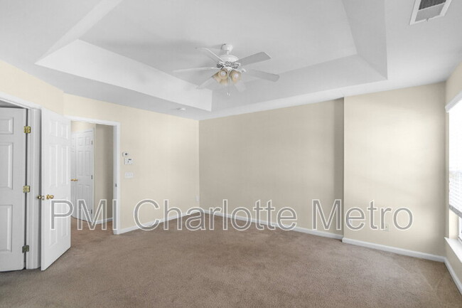 Building Photo - 10484 Alexander Martin Ave