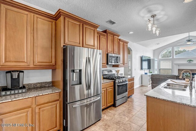Building Photo - 624 Headwaters Ln