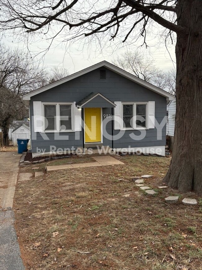 Building Photo - 9812 Balboa Dr