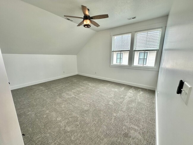 Building Photo - Gorgeous 5 Bed 3.5 Bath Home at Daybreak I...