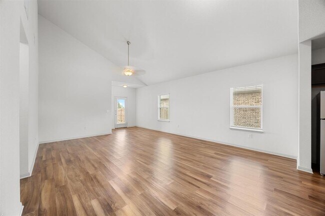 Building Photo - 356 Shiner Ln