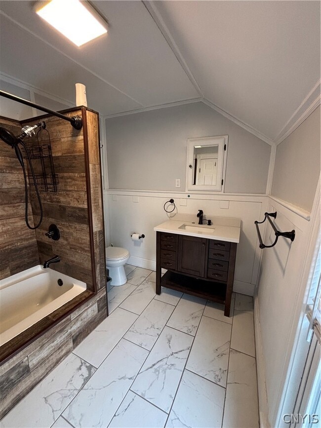 Building Photo - 1108 Salina St