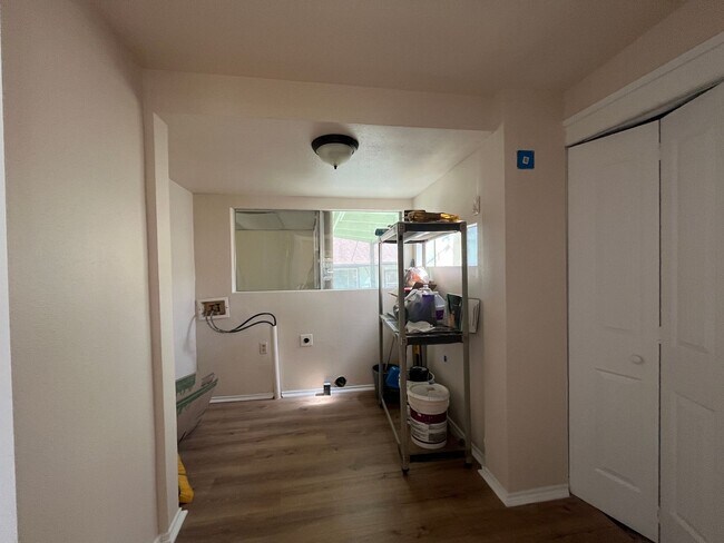 Building Photo - LINDALE PARK WITH EXTRA SQUARE FOOTAGE!!