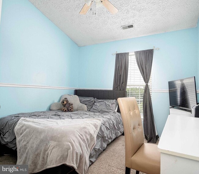 Building Photo - 9736 Morningview Cir