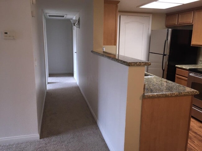Building Photo - 2 Bedroom 1 Bath Single Level Condo in Il ...