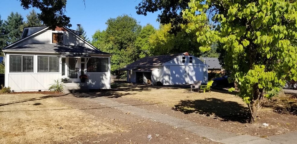 Shop - 16427 Front Ave