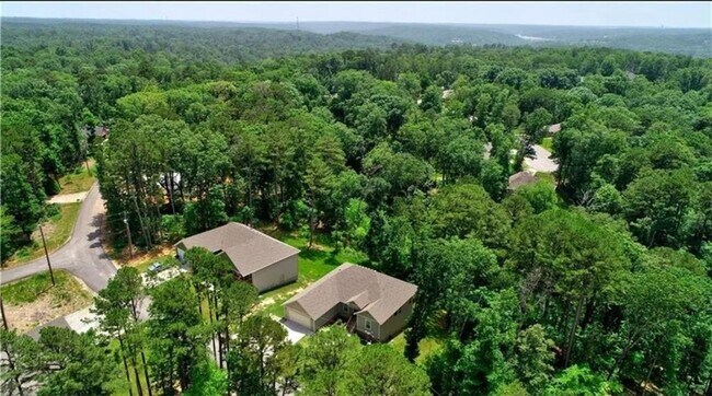 Building Photo - 13 Kiswick Dr