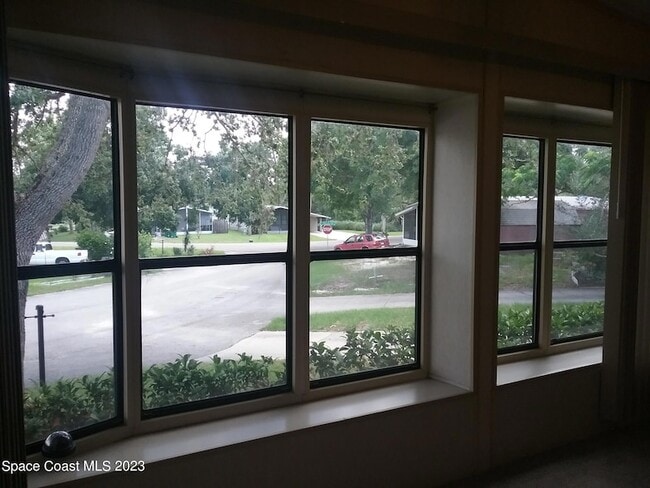 Building Photo - 1609 Ridge Dr