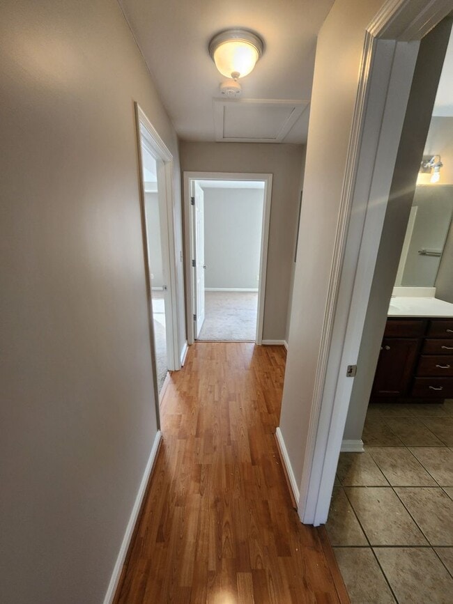 Building Photo - 3802 Falcon Crest Dr
