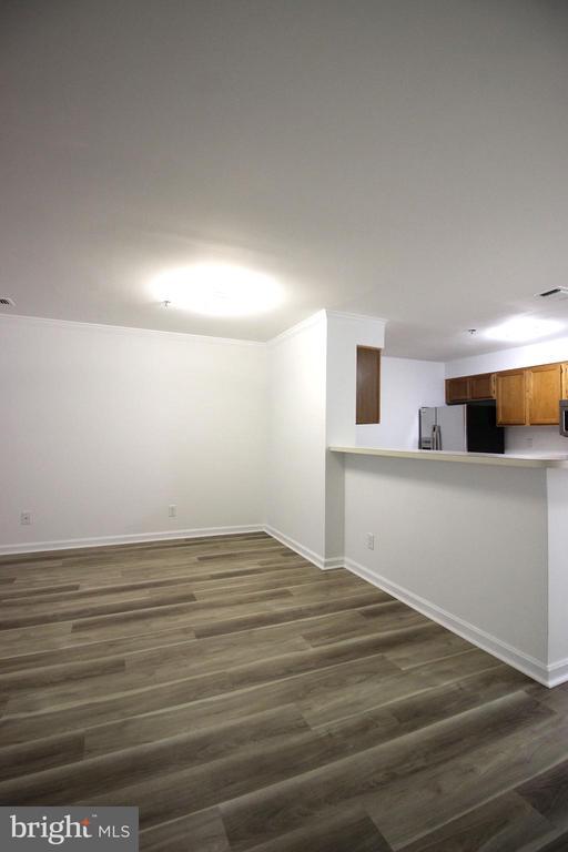 Building Photo - 1100 Quaker Hill Dr