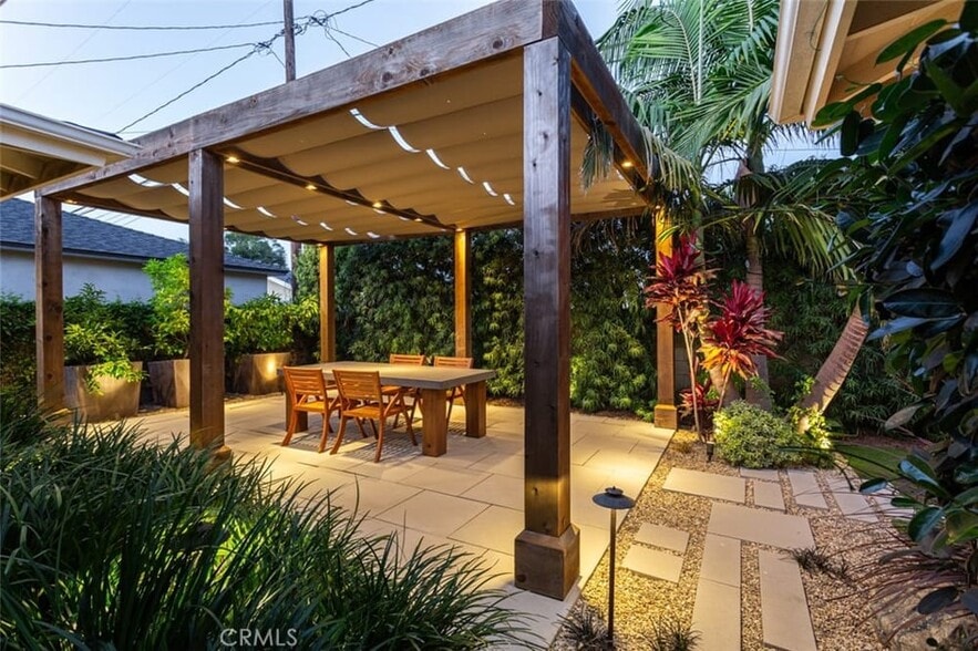 Building Photo - 2108 Lomina Ave