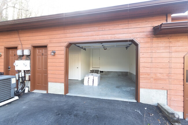 Building Photo - 155 Old Fort Rd