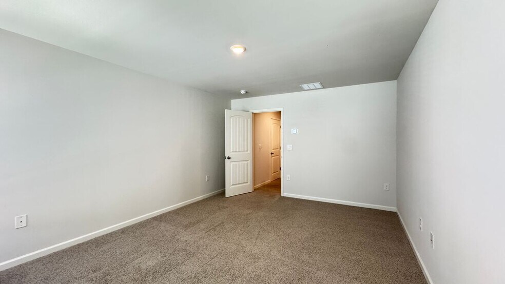 Building Photo - 488 Stoneybrook Dr