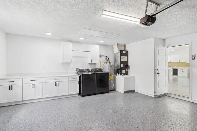 Building Photo - 5424 Loma Vista Dr E