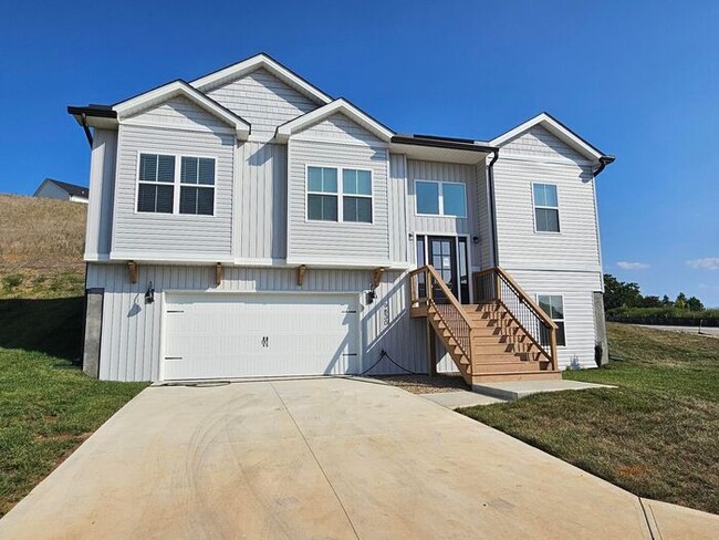 Primary Photo - New Construction in Karns with Washer and ...