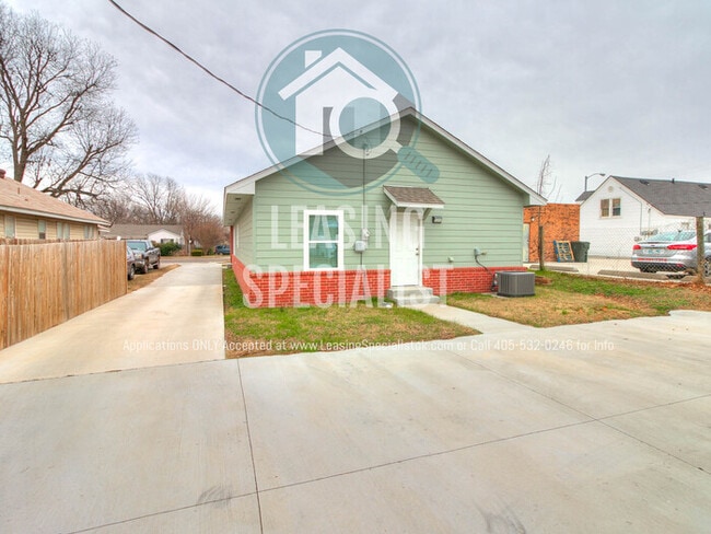 Building Photo - Central Norman 4 Bed 3 Bath House PRE-LEAS...