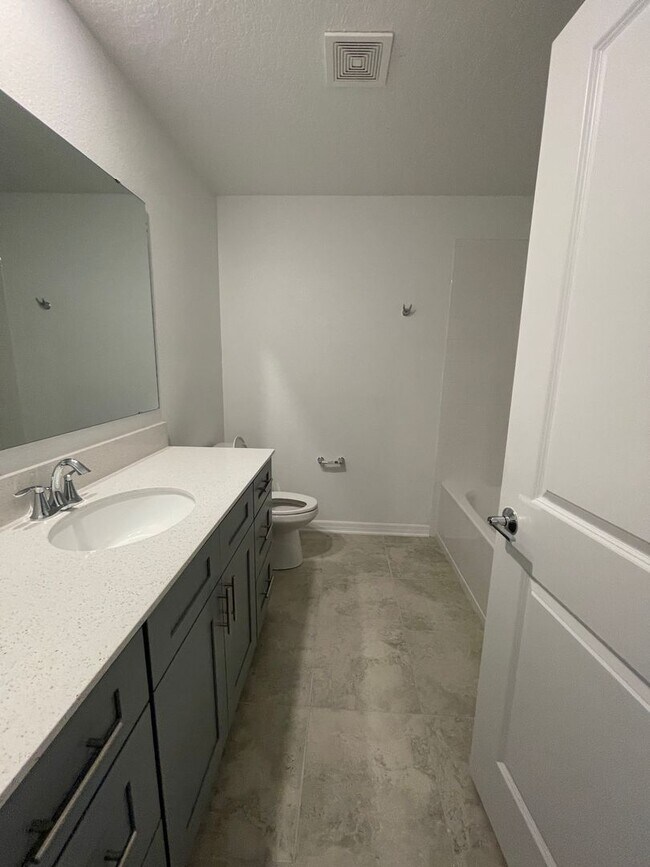 Building Photo - BEAUTIFUL BRAND NEW 2022 Home in the new S...