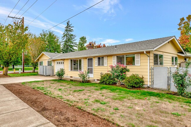 Building Photo - Savage / Ellis Duplex