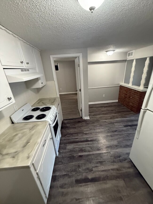 Building Photo - 903 1/2 Fredrick St