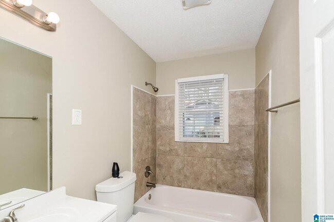 Building Photo - 113 16th Ct Cir NE