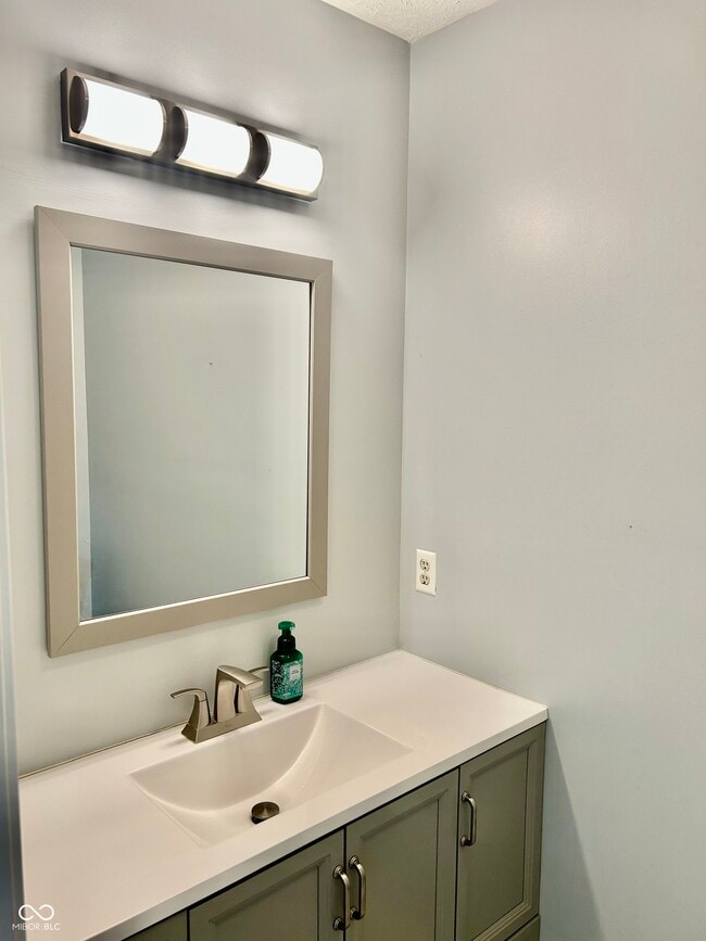 Building Photo - 312 Carriage Ln