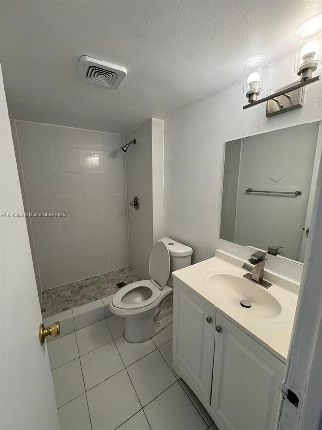 Building Photo - 482 NW 165th St